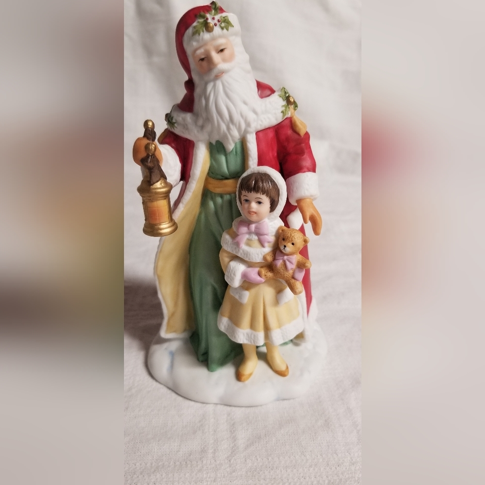 1995 Vintage Santa Porcelin Figure with Child